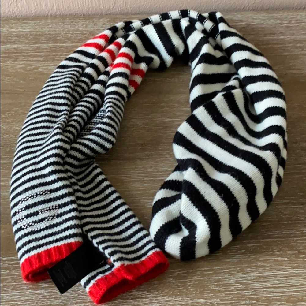 G by Guess Scarf
